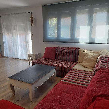 Family Apartment Andrea Alaquas Exteriér fotografie